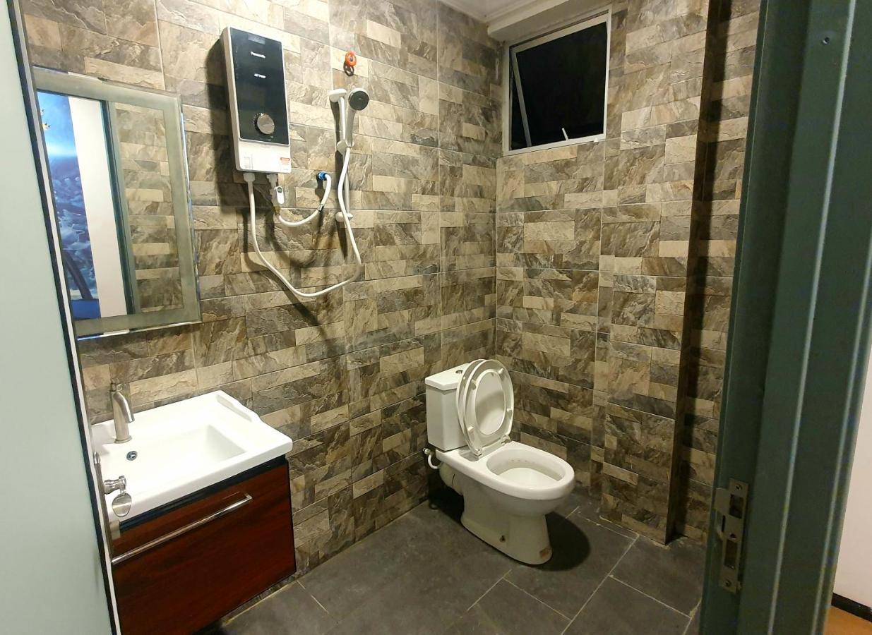 The Ship Guesthouse Room Семпорна Екстериор снимка